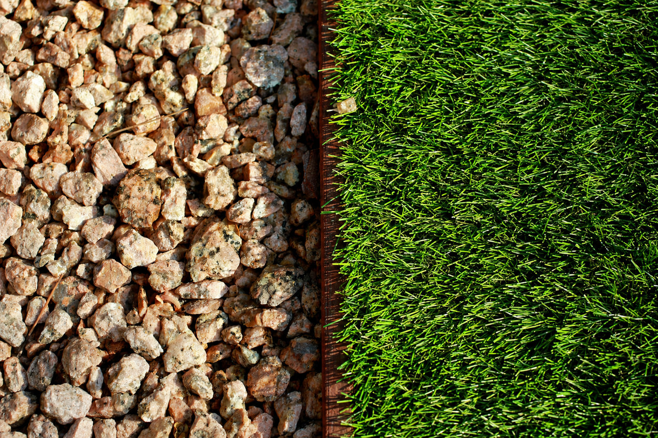Synthetic lawn turf